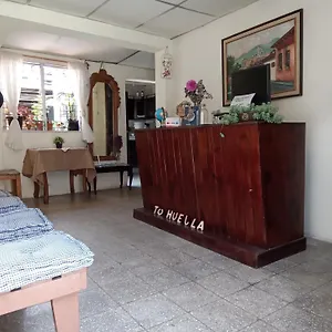  Hostal Huellas